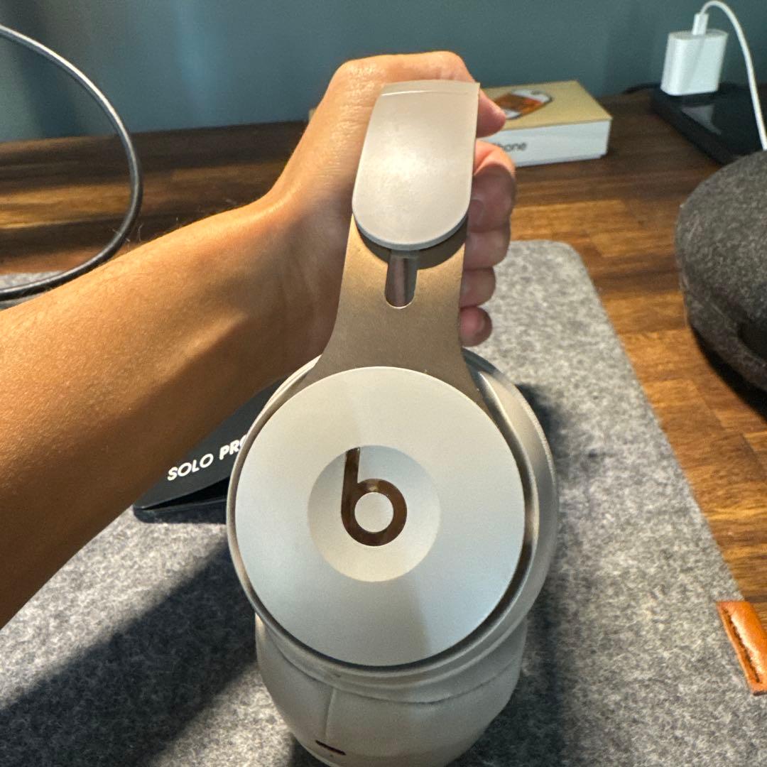 ヘッドホン Beats solo pro