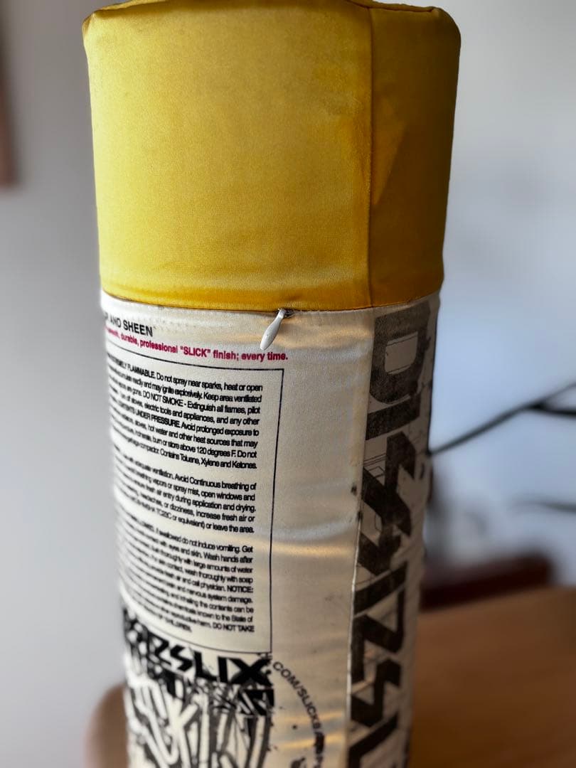 DISSIZIT! スプレー缶 クッション バンクシー