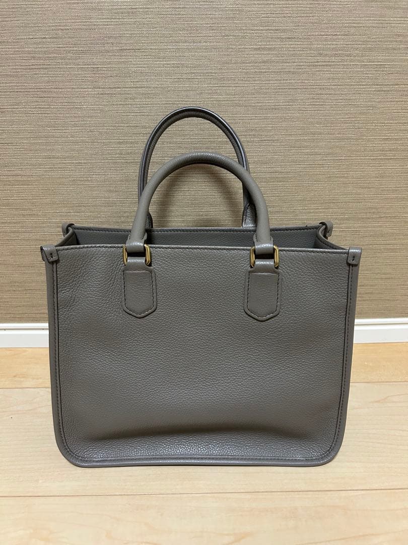 miu miu グレー レザートートバッグ