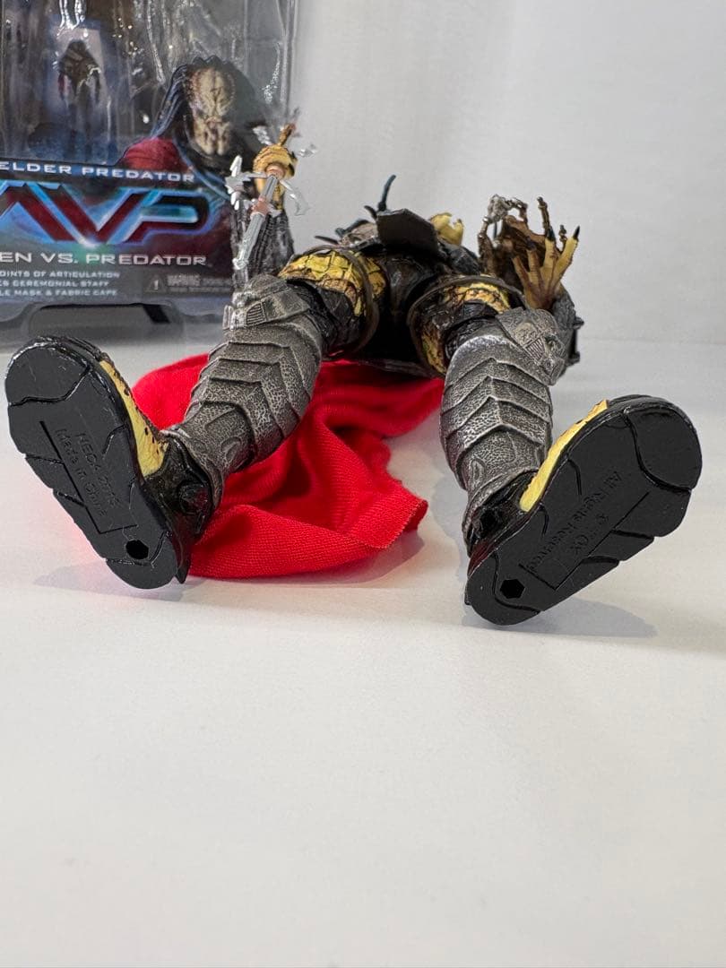 ネカ　avp エルダープレデター　豆魚雷