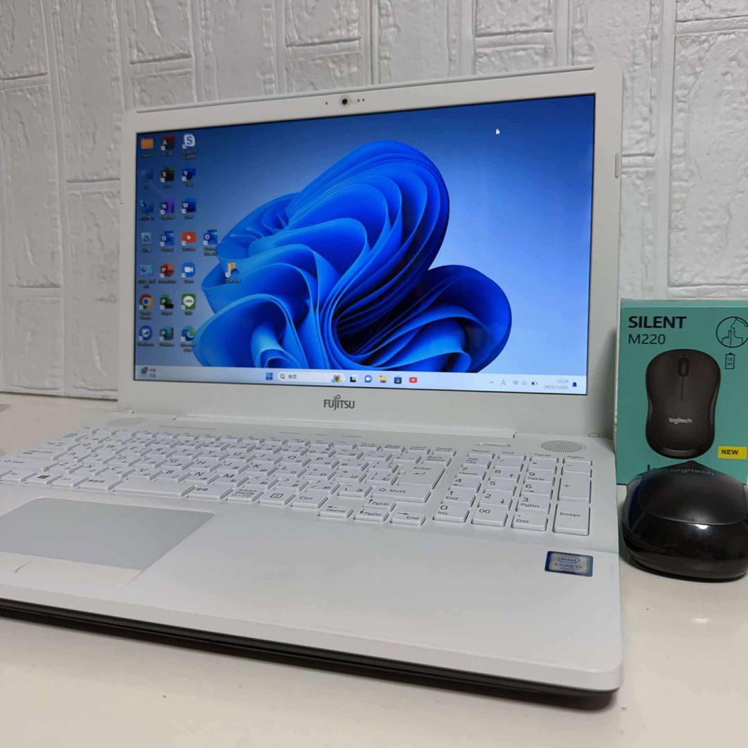 Windows11オフィス付き　サクサクSSD256GB 美品　富士通ノートPC