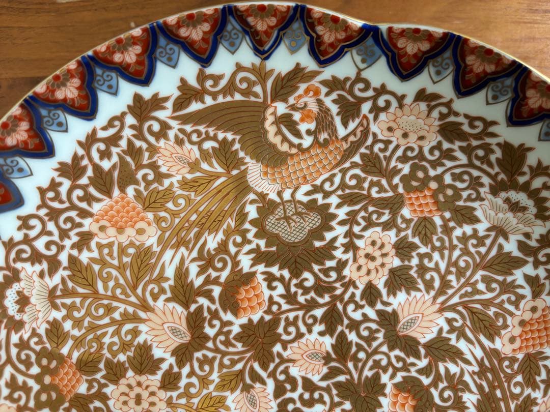 其泉作　極錦金彩鳳凰文　三足 盛皿　（共箱付き）