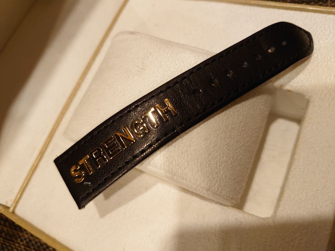 d*i様 値下　VERSACE ヴェルサーチ 腕時計 レザーバンド 替え付き　銀