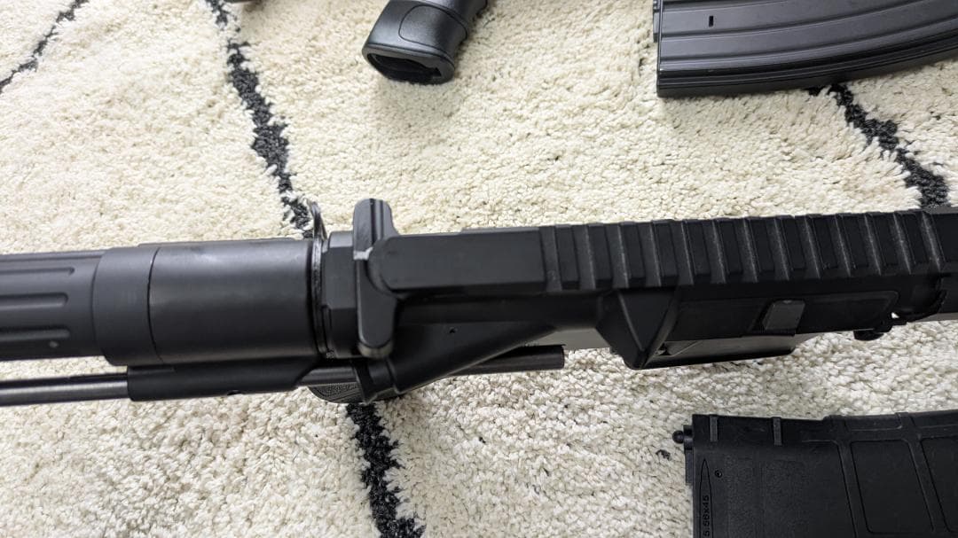 18禁エアガン4丁のセット販売(バッテリーとケース付き)