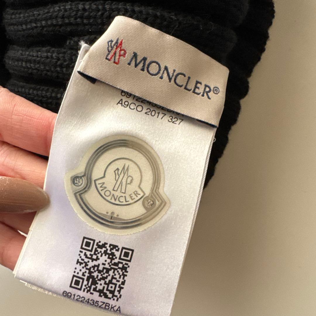 袋付き！美品！Moncler 黒 ポンポン付きニット帽
