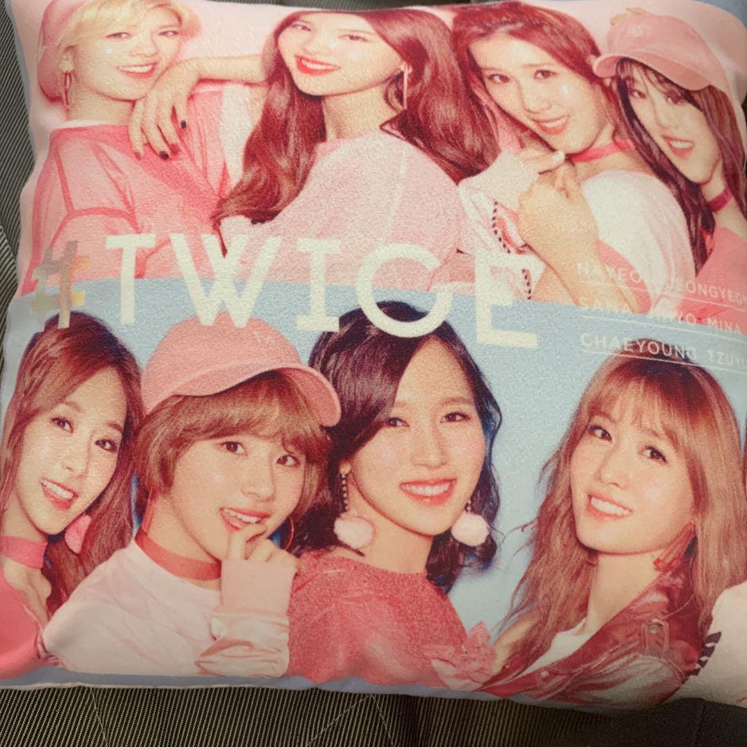 TWICE モモ クッション