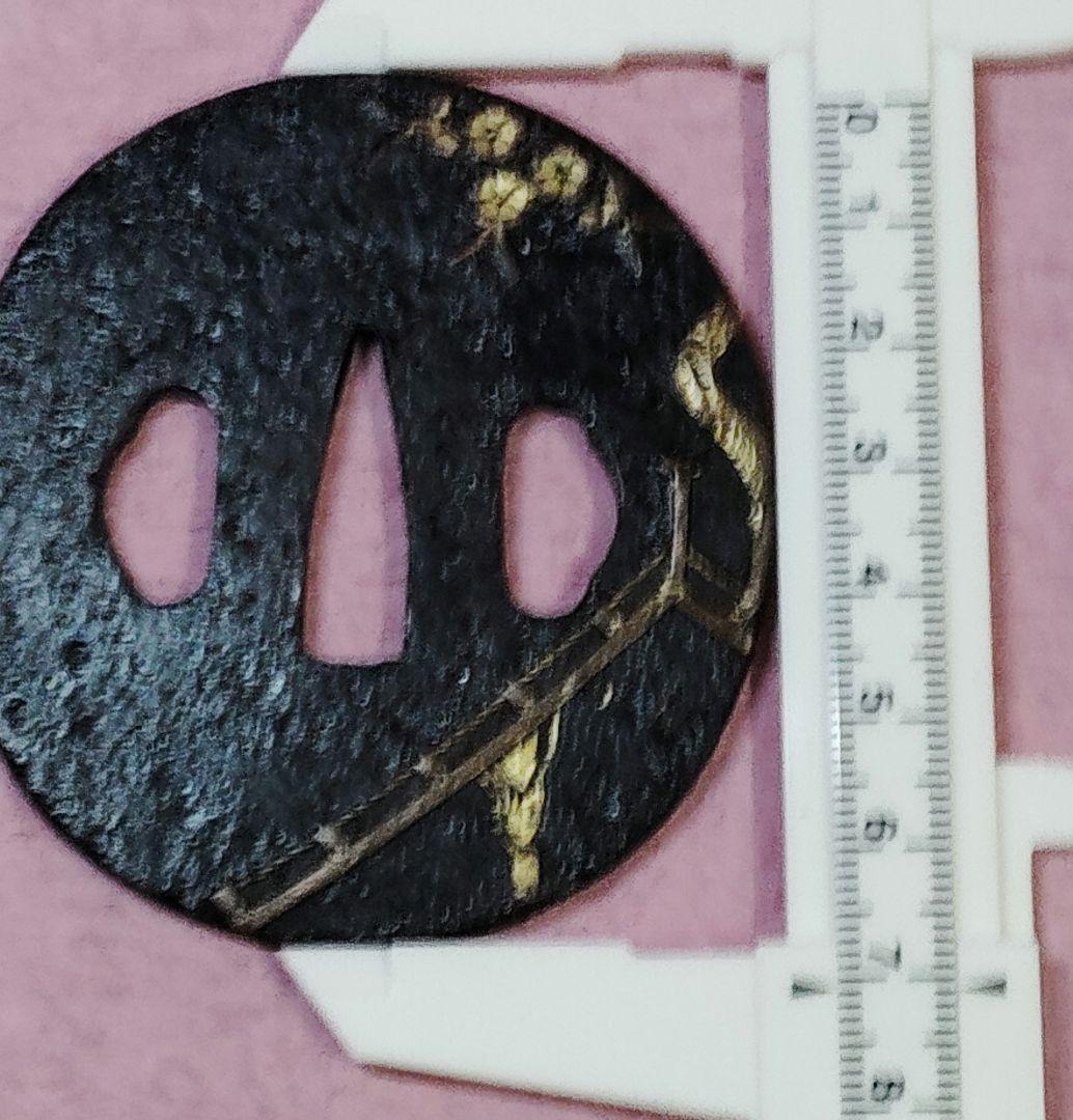 刀装具 鐔 鍔 無銘 鉄地 金象嵌 色絵 庭園 桜図 丸形鐔 時代物