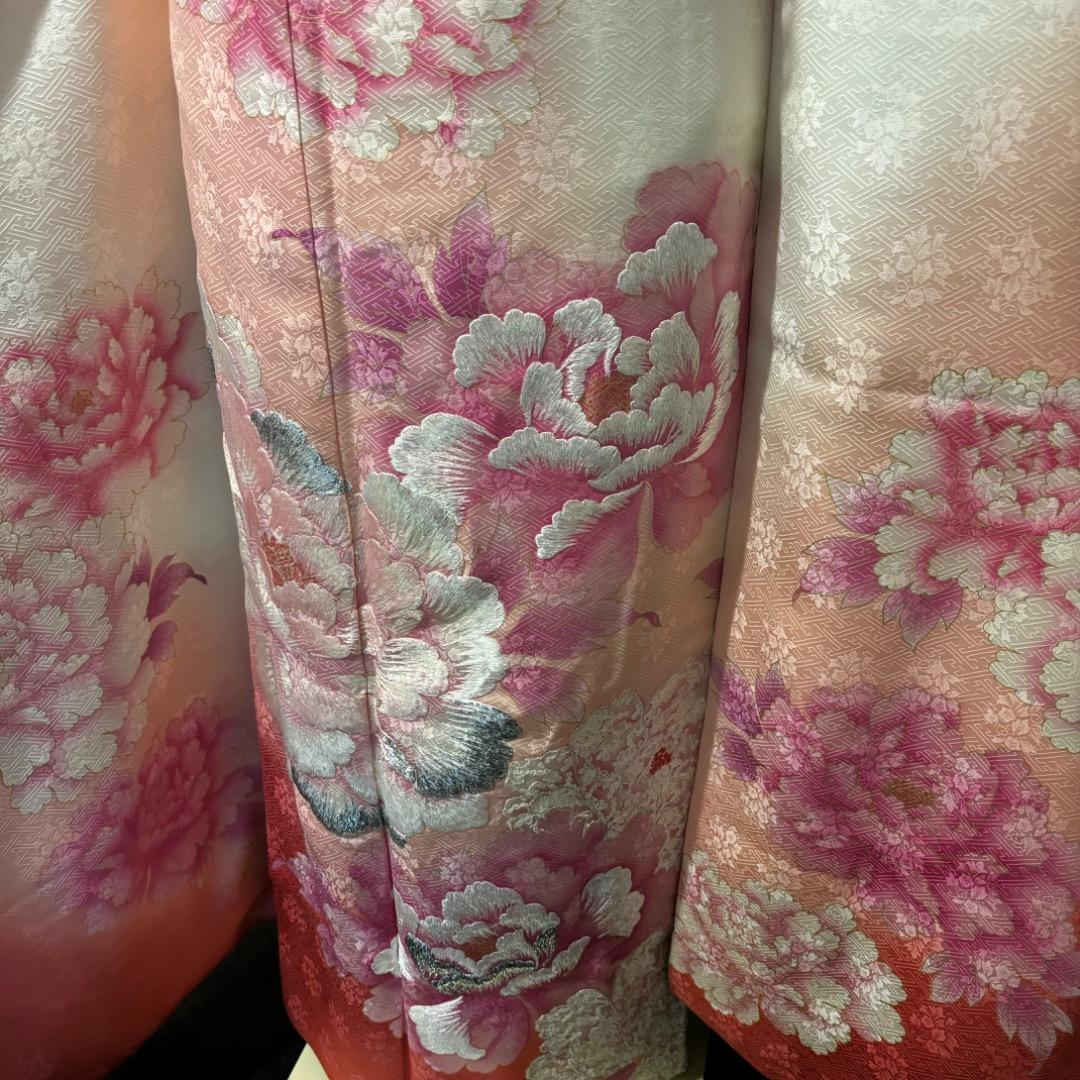 美品　地紋　染分け　豪華刺繍　牡丹　逸品　振袖　フルセット 振り袖