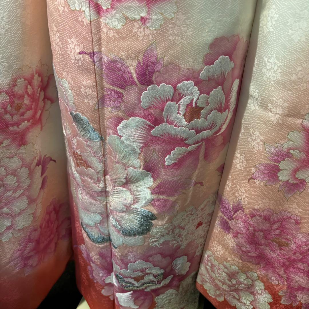 美品　地紋　染分け　豪華刺繍　牡丹　逸品　振袖　フルセット 振り袖