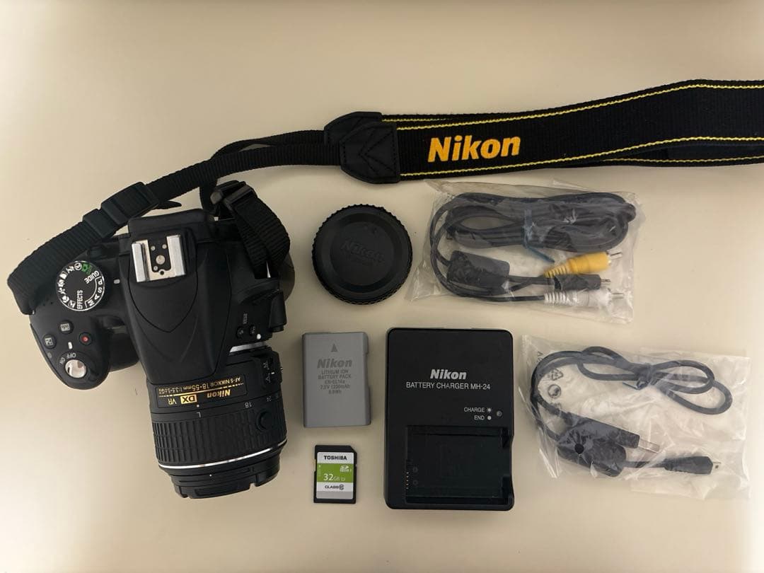 Nikon D3300 デジタル一眼レフカメラ レンズ＋SDカード付き