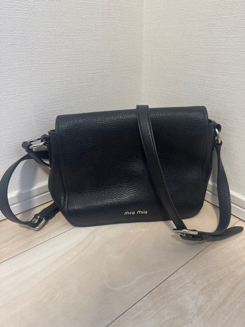 miu miu ブラックショルダーバッグ