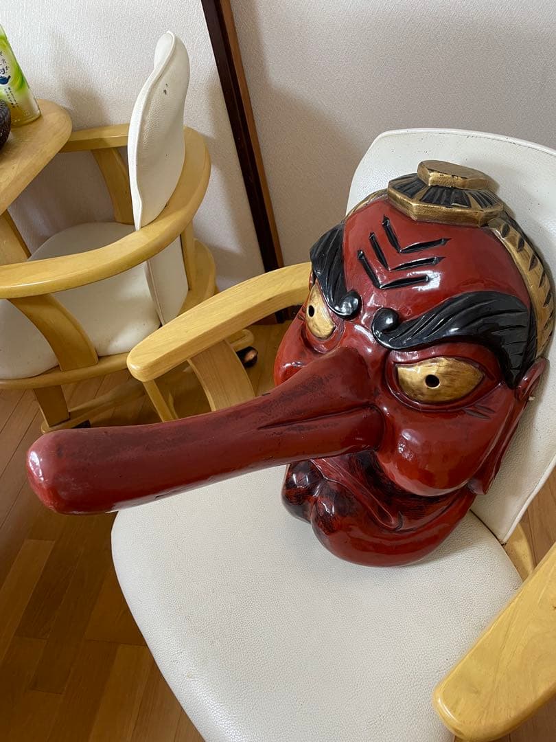 天狗面赤と金彩色　特大サイズ迫力あり