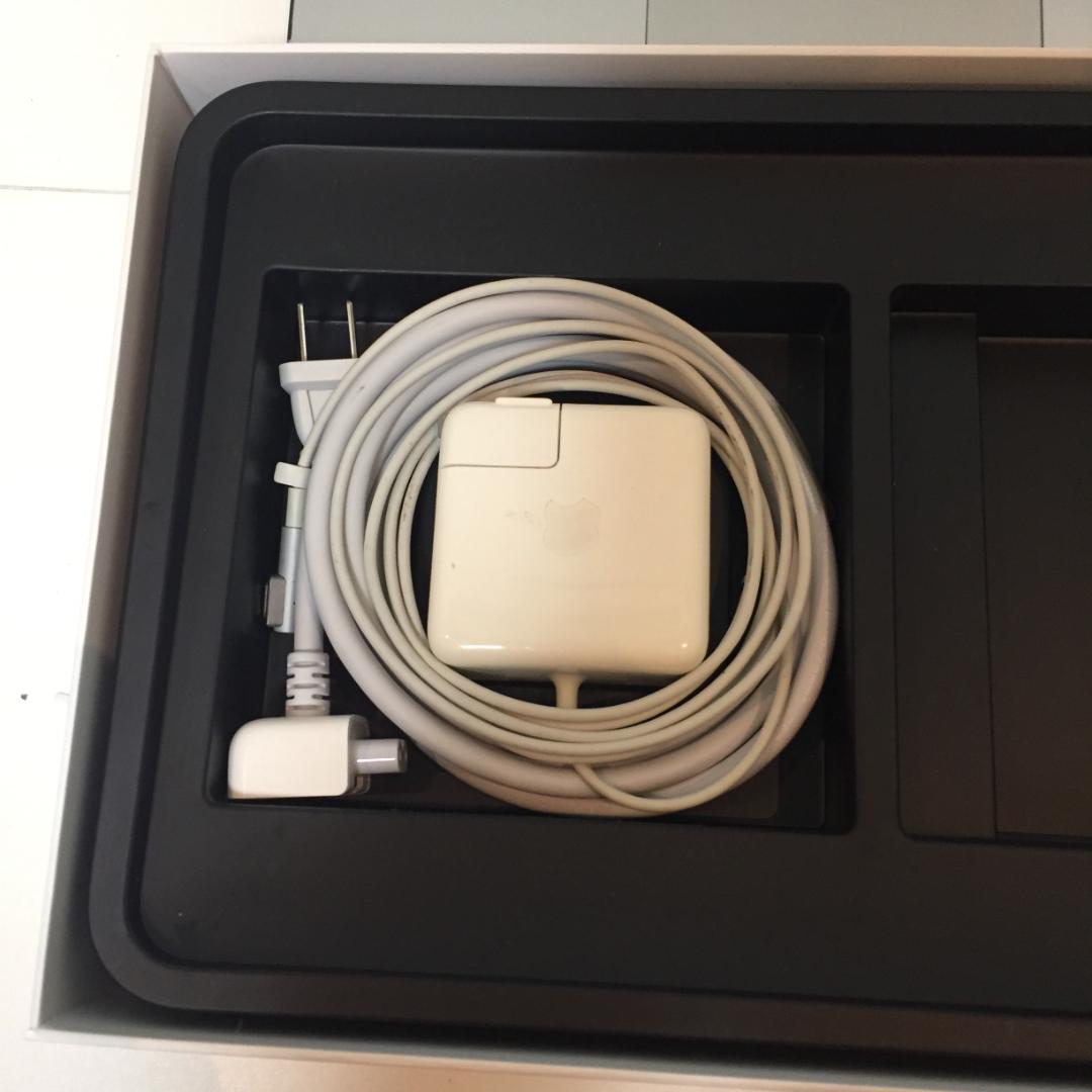 【美品難有箱付】 MacBook Air 11' Core-i7 充放電：34回