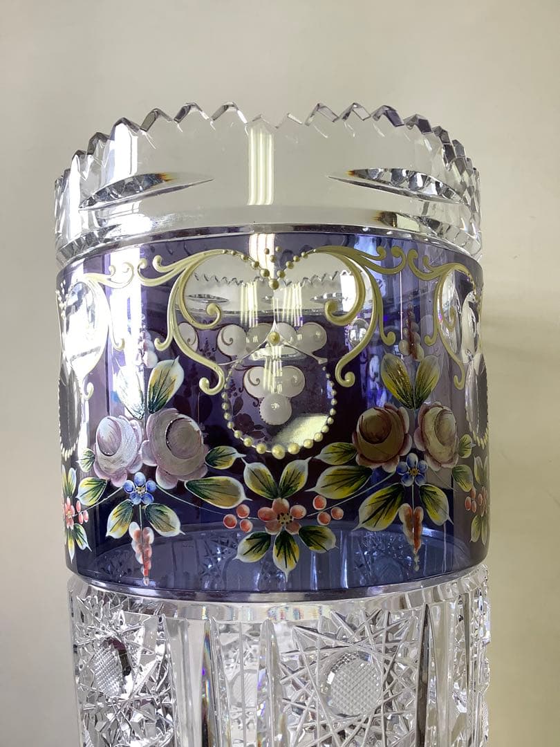 ボヘミア　クリスタル製　花瓶 花柄装飾　フラワーベース　チェコ