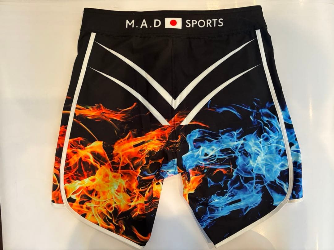 【新品未使用】 M.A.D SPORTSサーフパンツ　Sサイズ