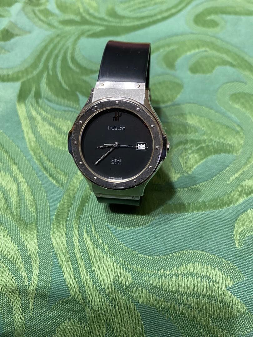 カ*ィ様 Hublot クラシック　ブラックラバーベルト 時計