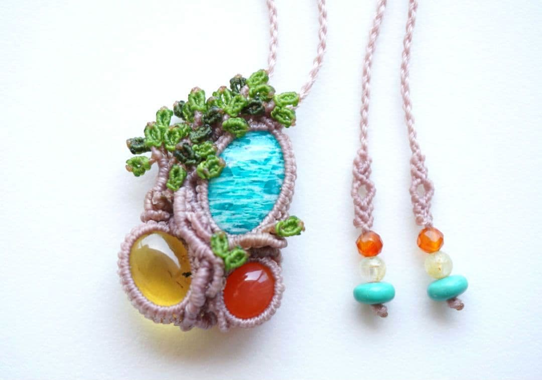 アマゾナイト　アンバー　カーネリアン　マクラメ　ネックレス