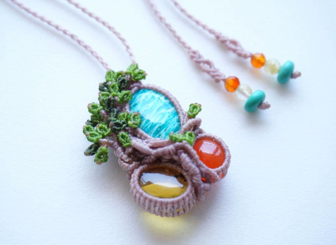 アマゾナイト　アンバー　カーネリアン　マクラメ　ネックレス