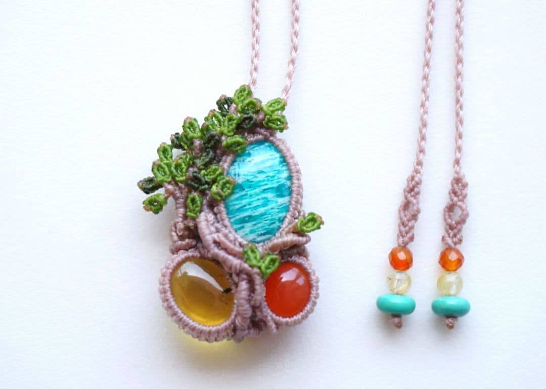 アマゾナイト　アンバー　カーネリアン　マクラメ　ネックレス