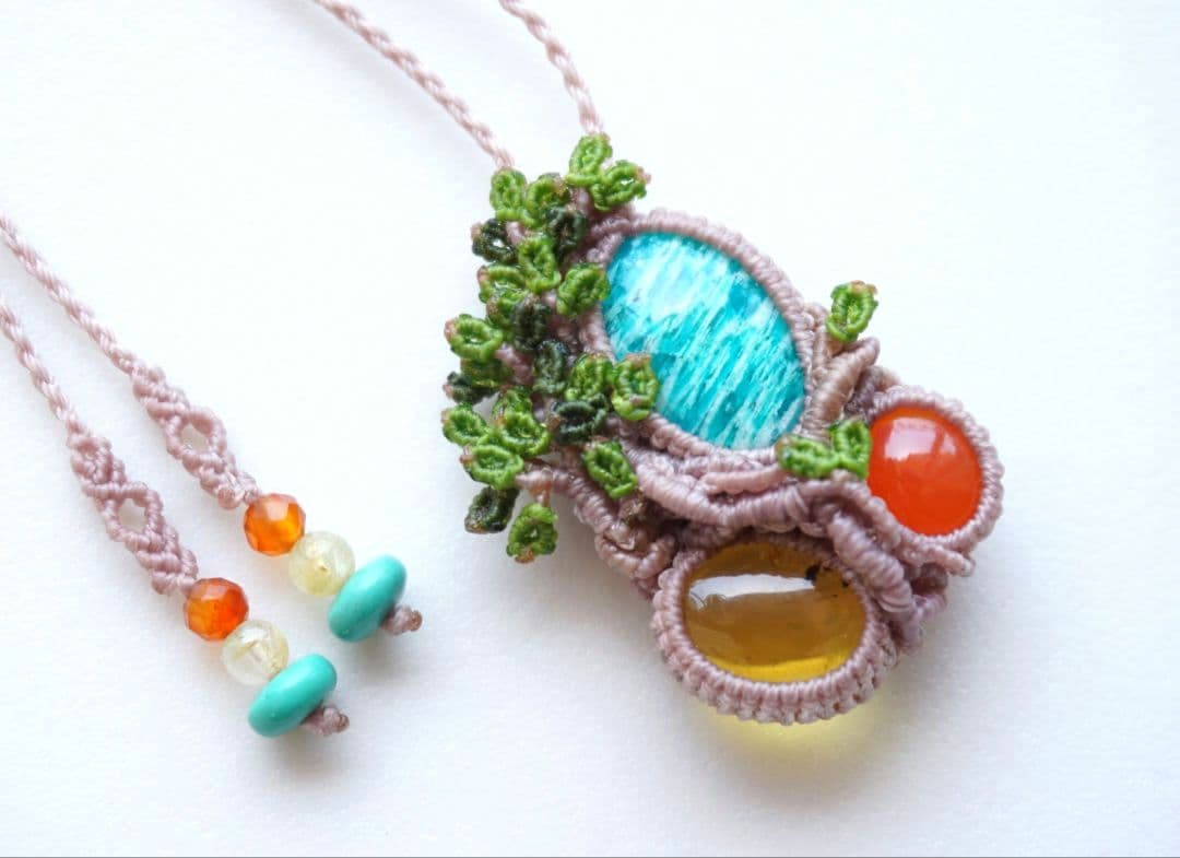 アマゾナイト　アンバー　カーネリアン　マクラメ　ネックレス