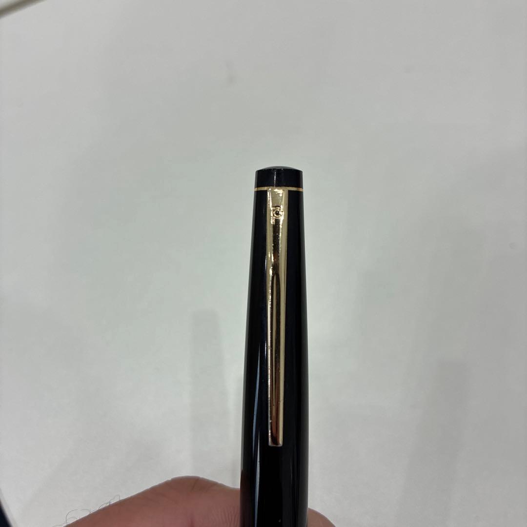 黒い万年筆 ペン先18金