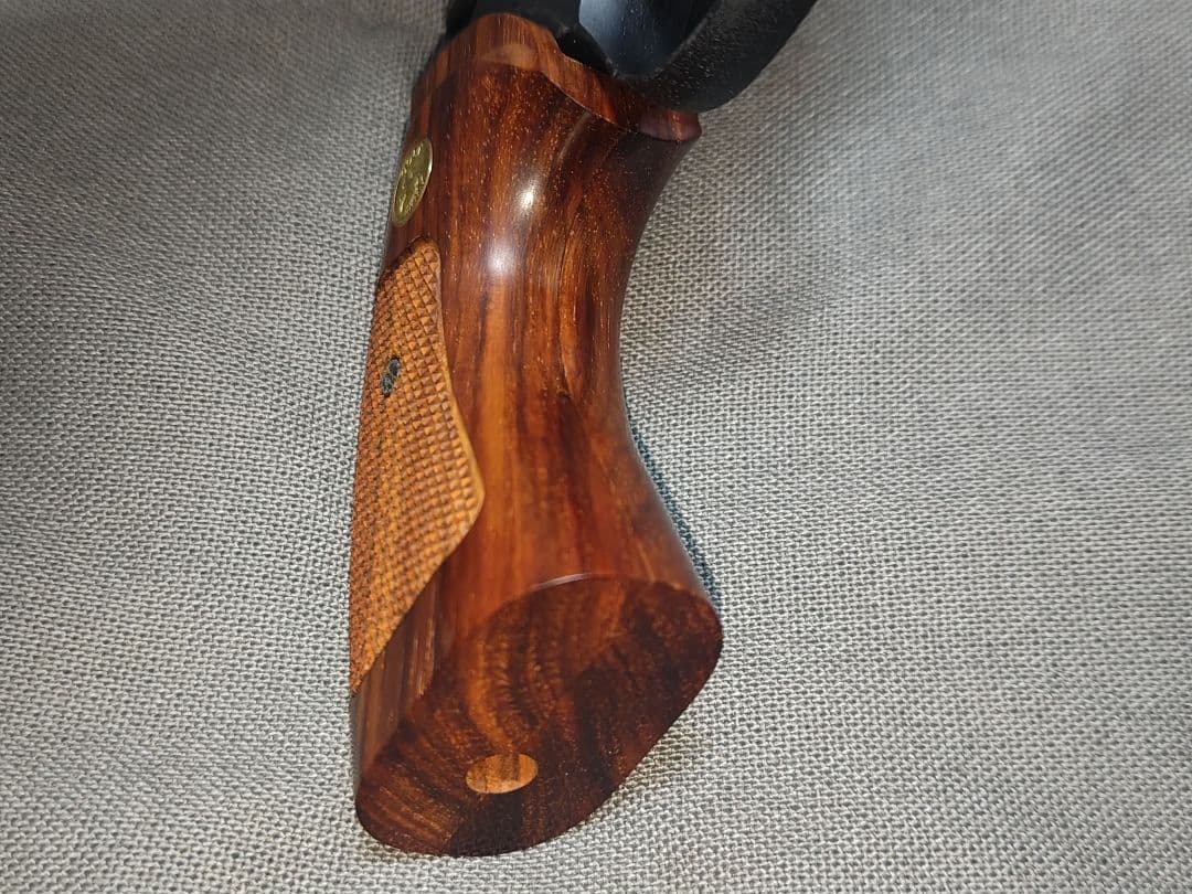 東京マルイ　コルトパイソン用　木製グリップ　紫檀製　キャロムショット