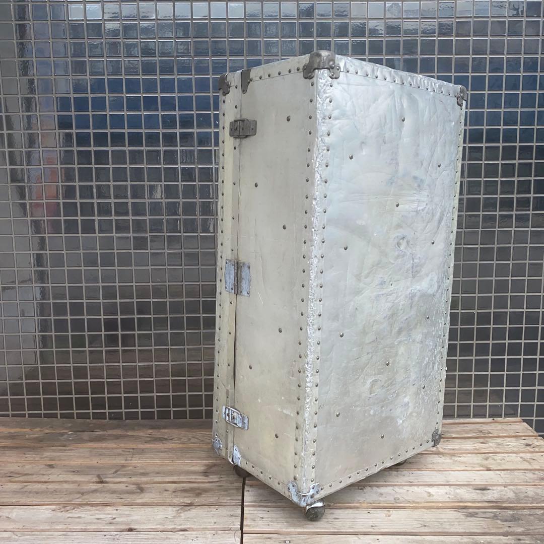 ヴィンテージアルミトランクケース タイヤ付き 店舗什器 インテリア