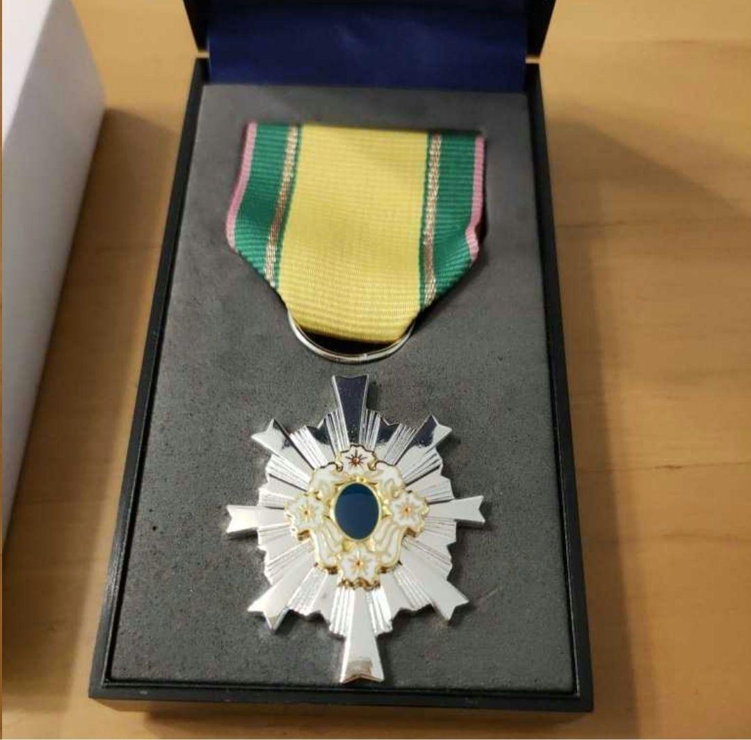 【激レア 極美品!】第三級 防衛功労章 第6号賞詞 防衛記念章 現行タイプ 勲章