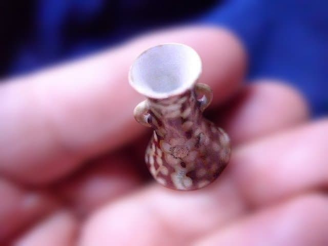 小型赤白模様花瓶