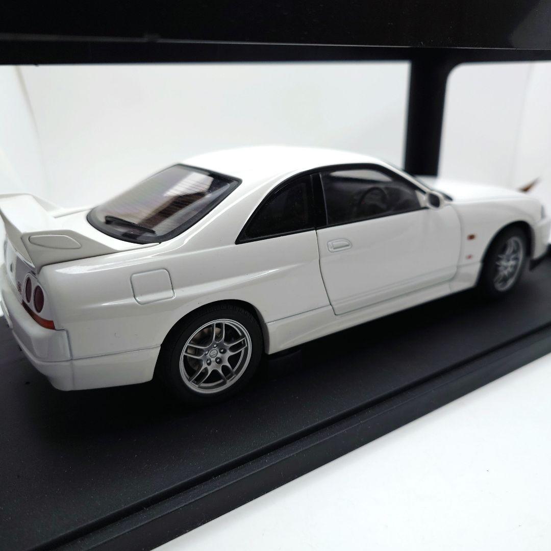 1/18 オートアート 日産 スカイライン GT-R R33 ホワイト
