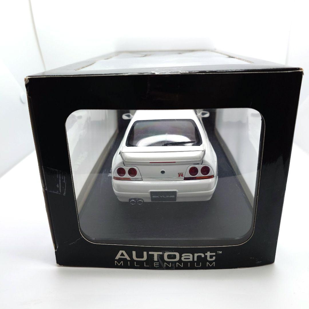1/18 オートアート 日産 スカイライン GT-R R33 ホワイト
