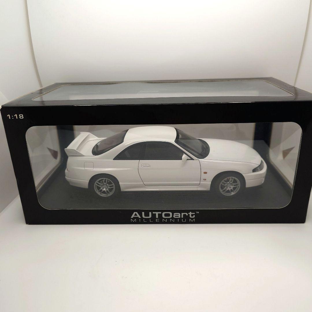 1/18 オートアート 日産 スカイライン GT-R R33 ホワイト