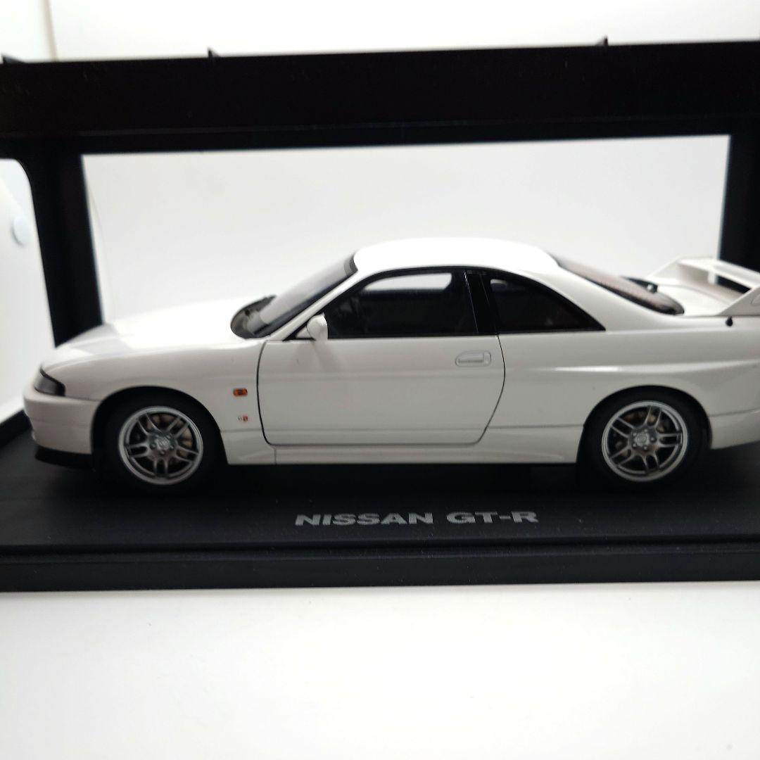 1/18 オートアート 日産 スカイライン GT-R R33 ホワイト