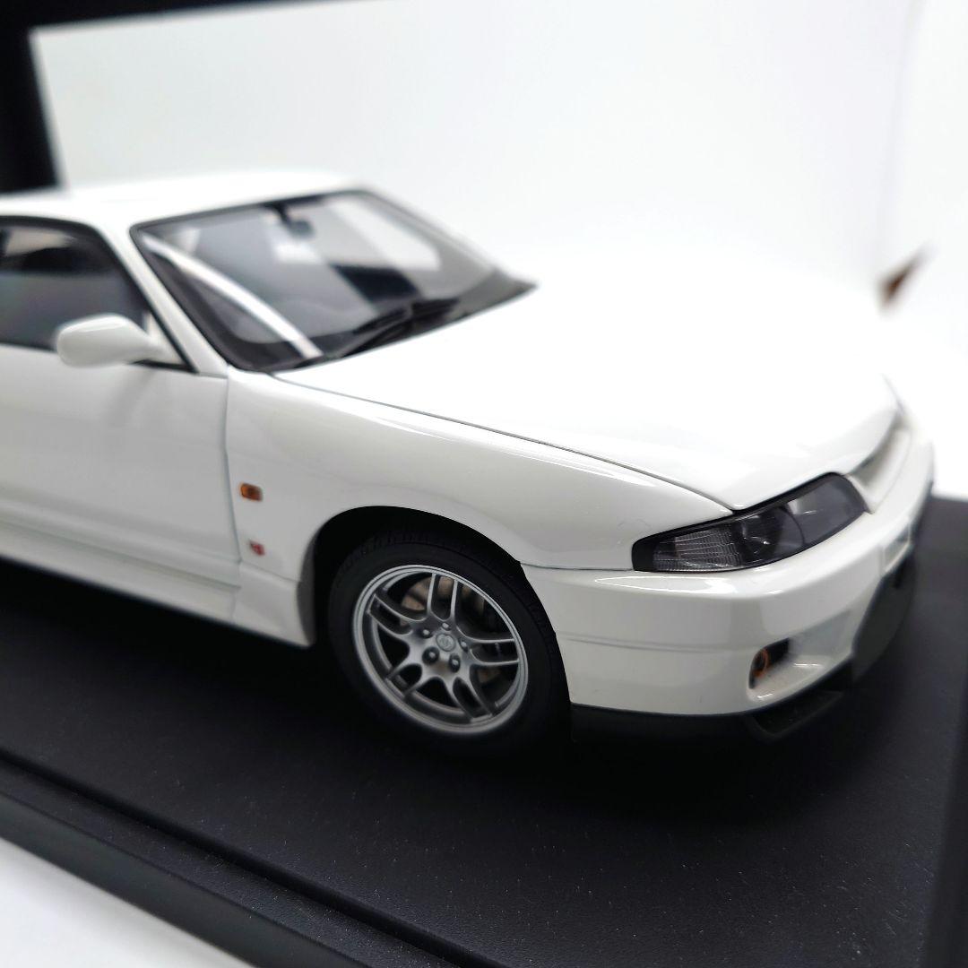 1/18 オートアート 日産 スカイライン GT-R R33 ホワイト