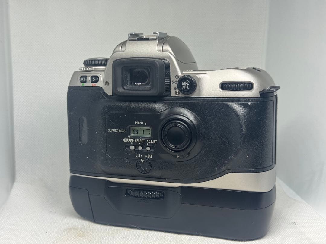 希少！Nikon F80D シルバー 海外限定カラー MB-16付