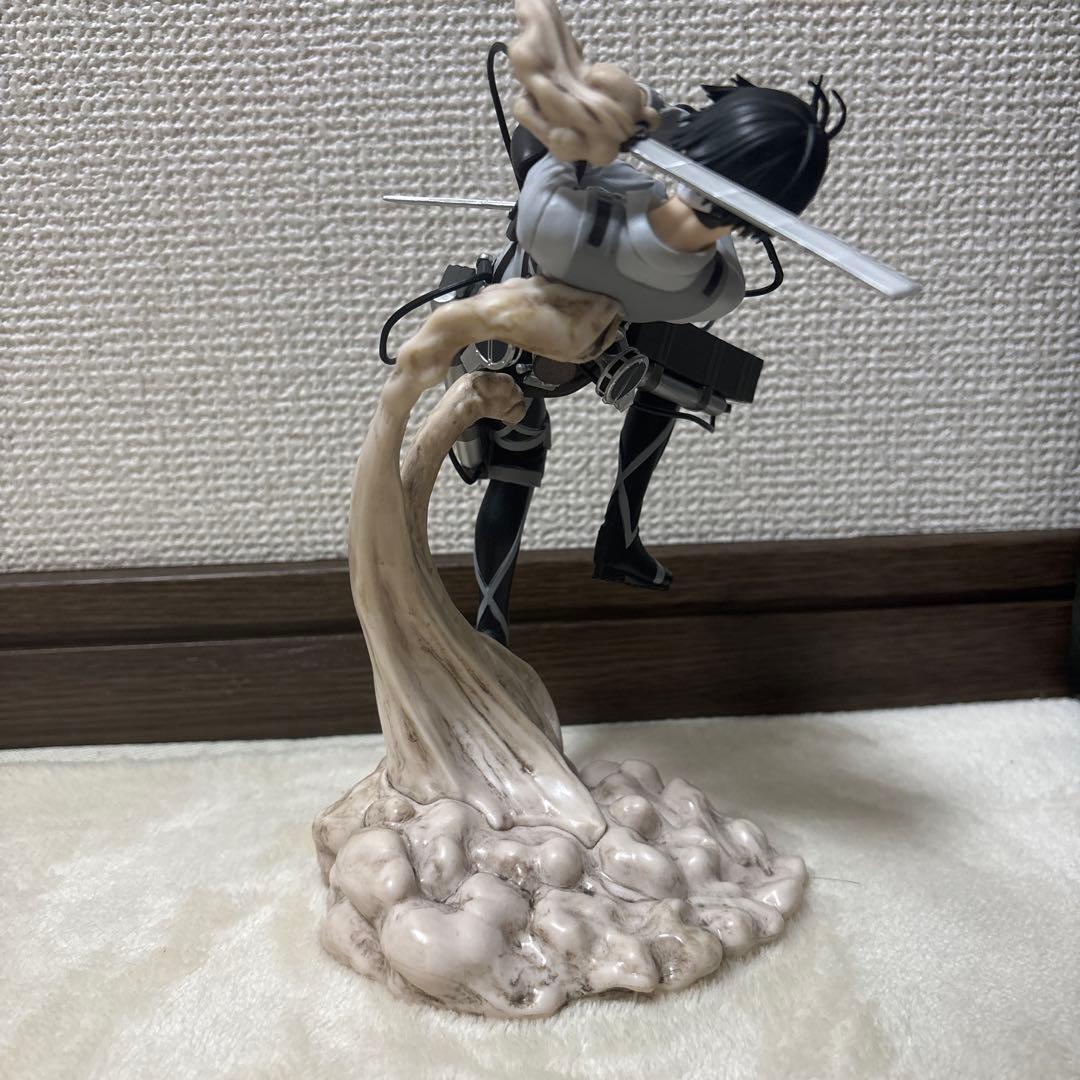 1番くじ　B賞　進撃の巨人 リヴァイ フィギュア