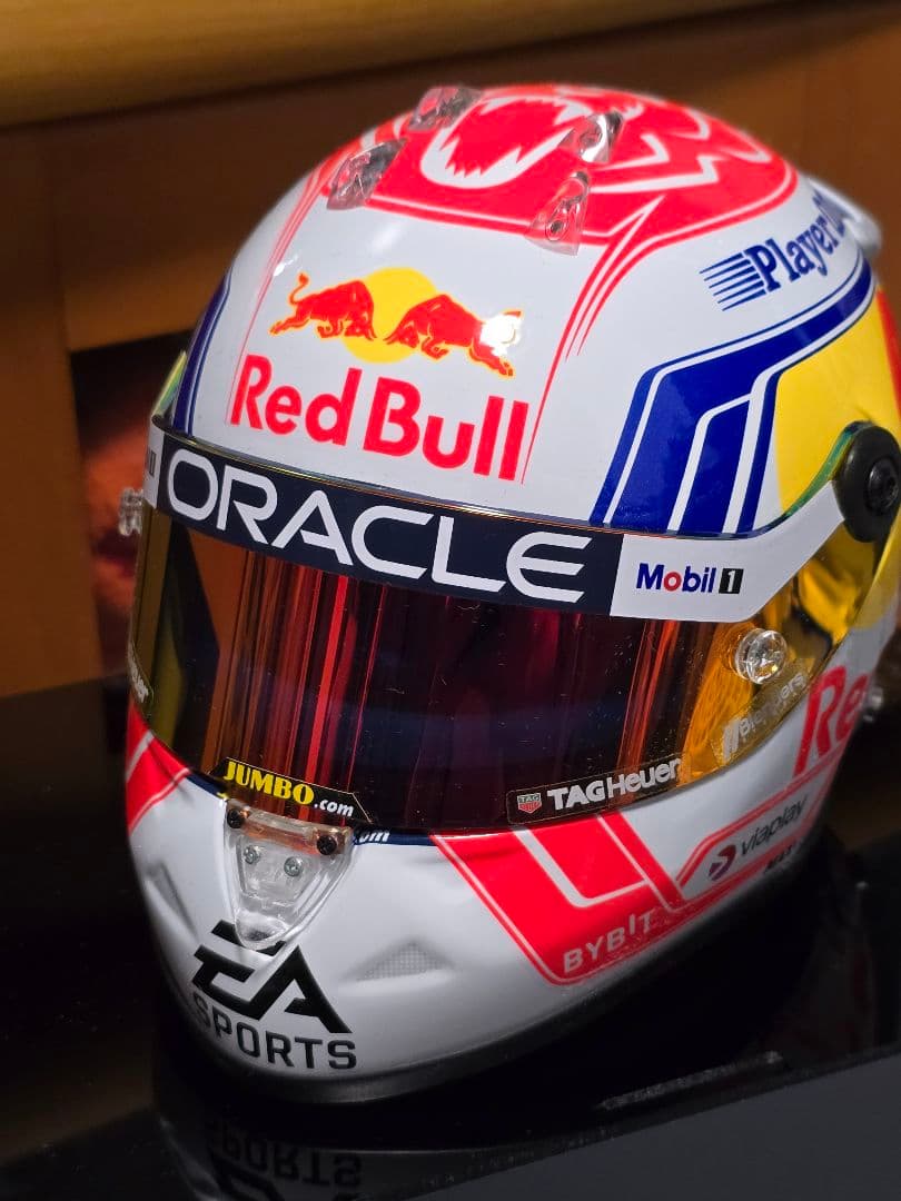 本日限定値下げ　フェルスタッペン　1/2 ヘルメット　2023　シューベルト製