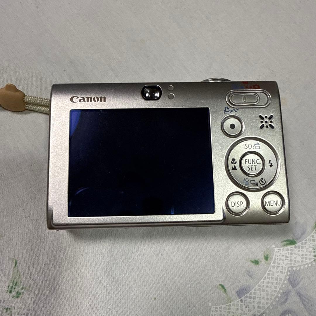 IXY 251Sコンパクトデジタルカメラ シルバー　バッテリーチャージャー付き