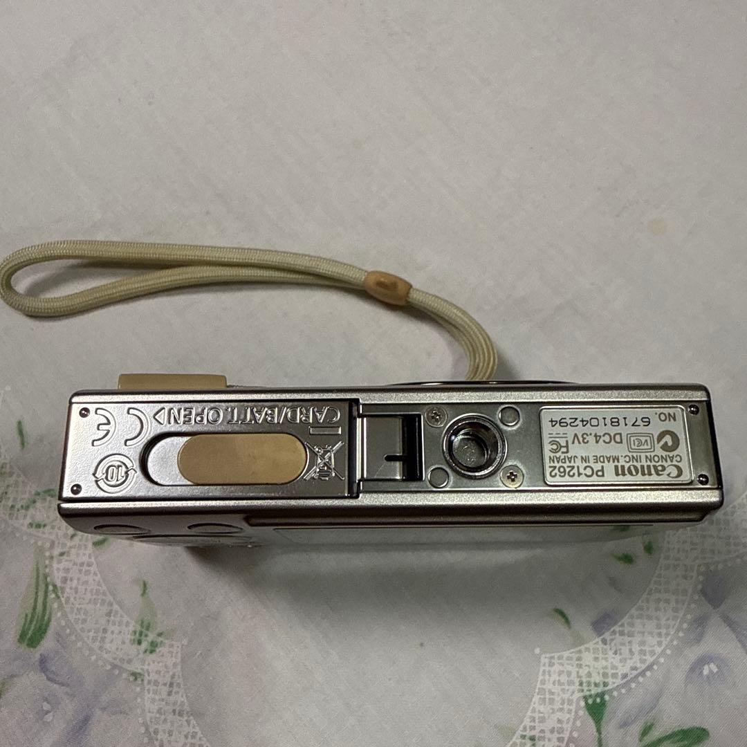 IXY 251Sコンパクトデジタルカメラ シルバー　バッテリーチャージャー付き