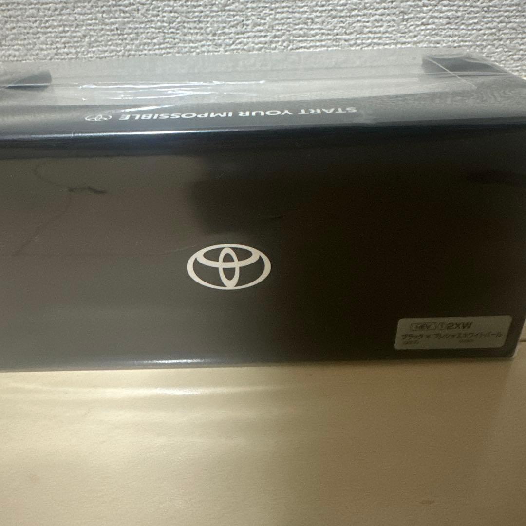 トヨタ CROWN SPORTミニカー 1/30。