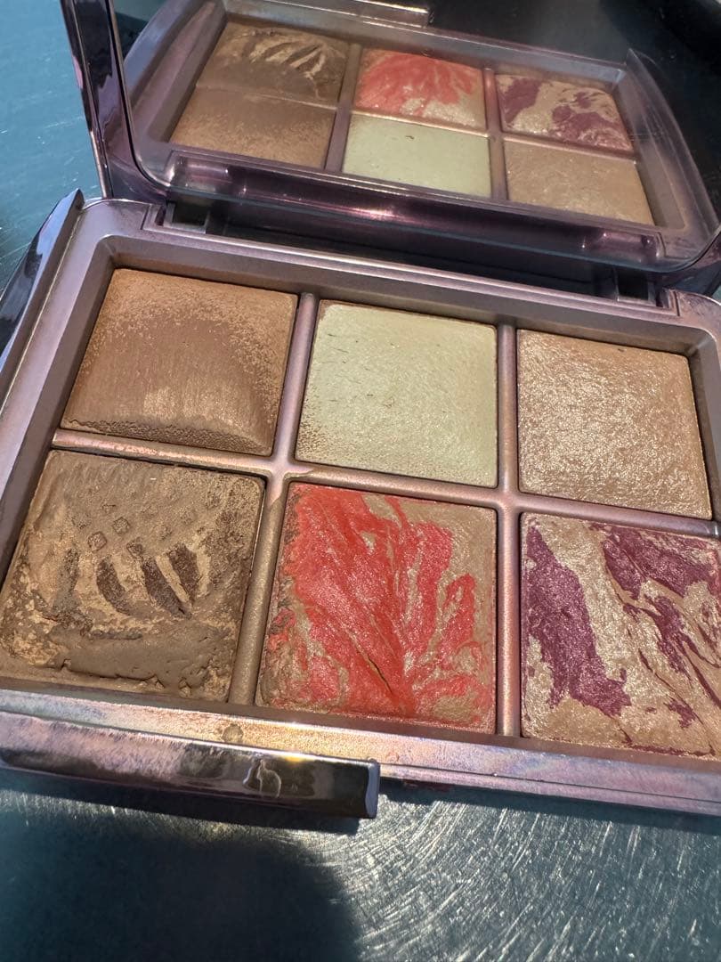 複数ブランドのパウダーチークとハイライトセット