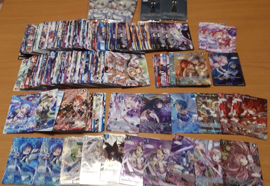 魔法少女まどか☆マギカ　まどマギ　マギレコ　缶バッジ　ストラップなど