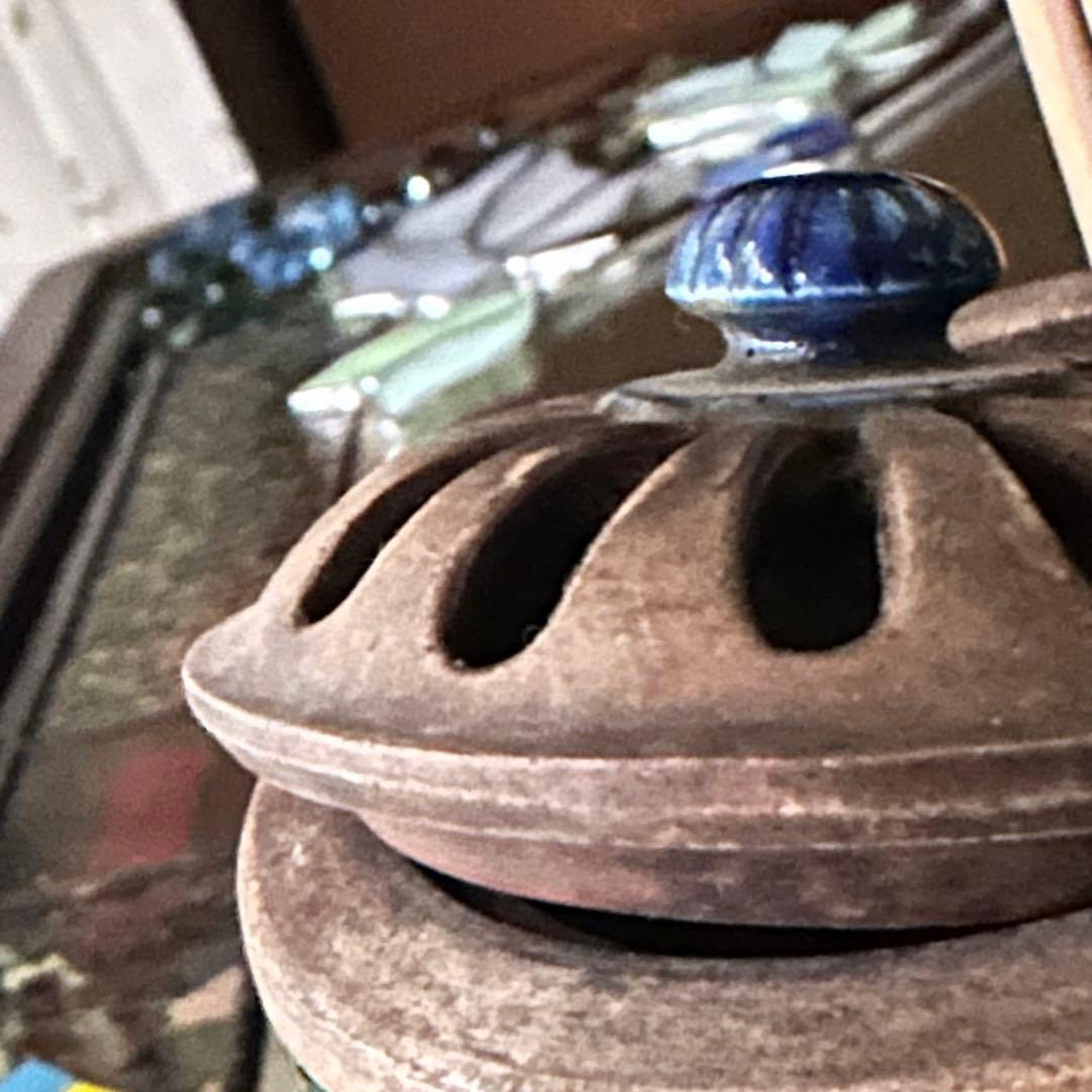 2125様感謝‼️老舗様愛蔵品‼️古九谷名品‼️賢人牡丹三つ足香炉　在銘　合桐箱箱入