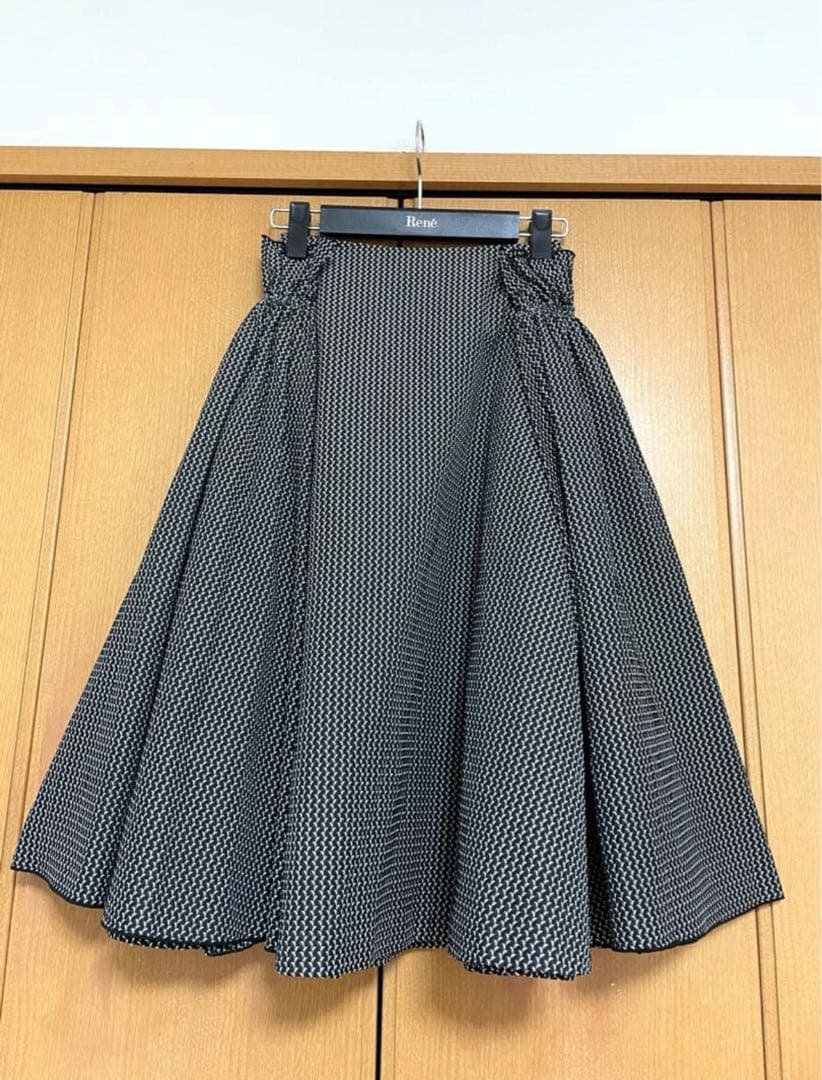 ヒ*読様 フォクシー　アディアム　スカート