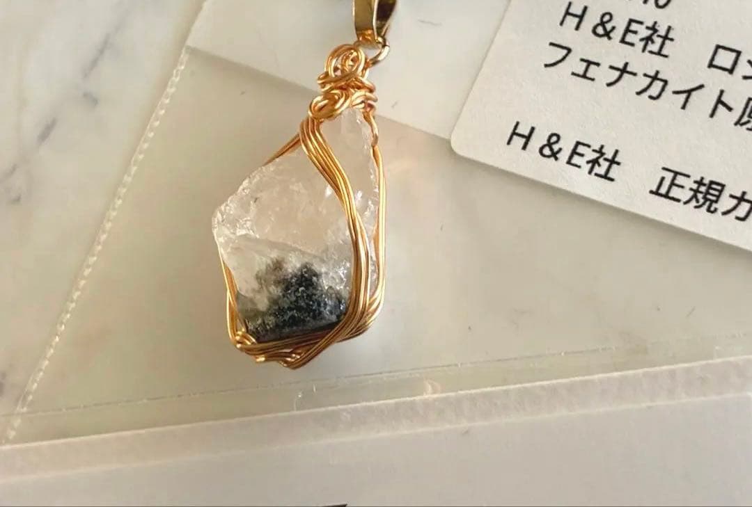 最終価格　ロシア産　フェナカイト　虹入H&E社証明書　原石　ペンダントトップ