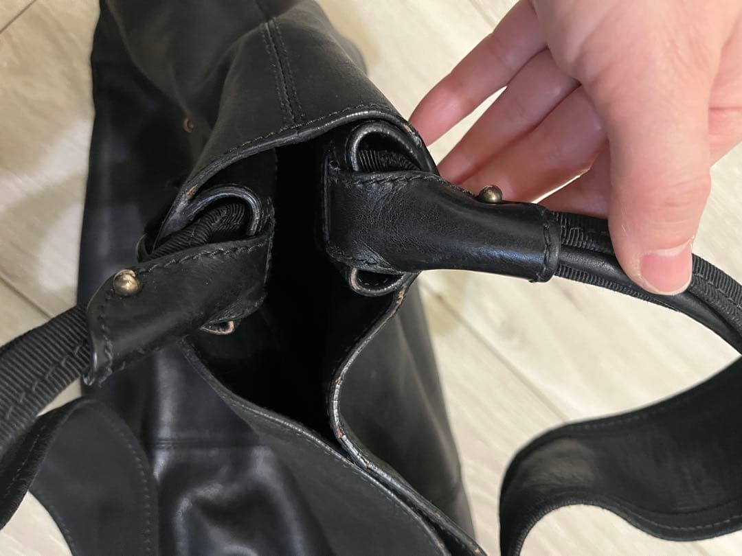 フェラガモ　リボン付きブラックレザートートバッグ