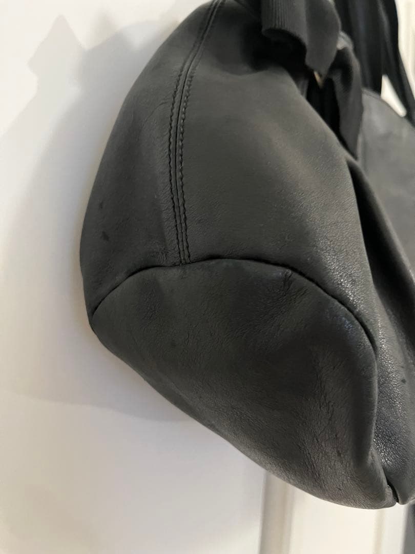 フェラガモ　リボン付きブラックレザートートバッグ