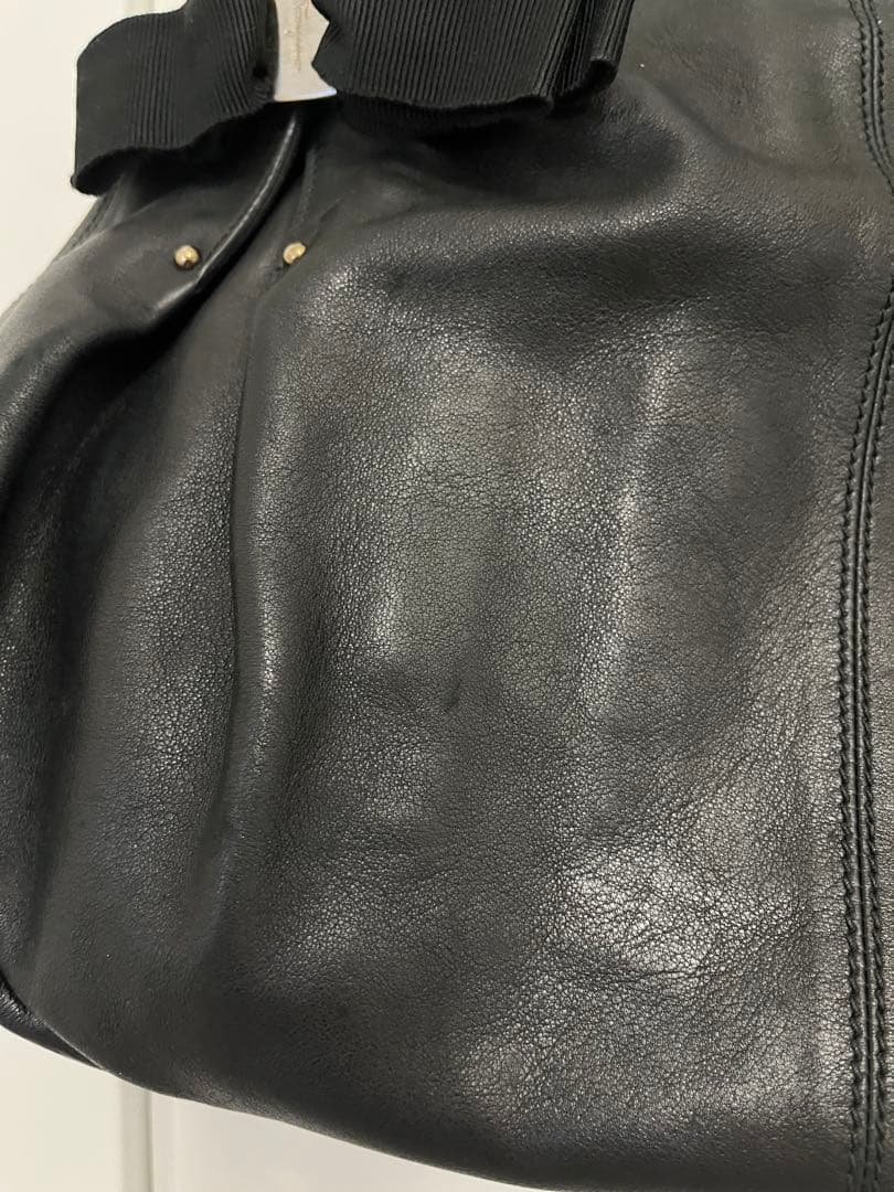 フェラガモ　リボン付きブラックレザートートバッグ