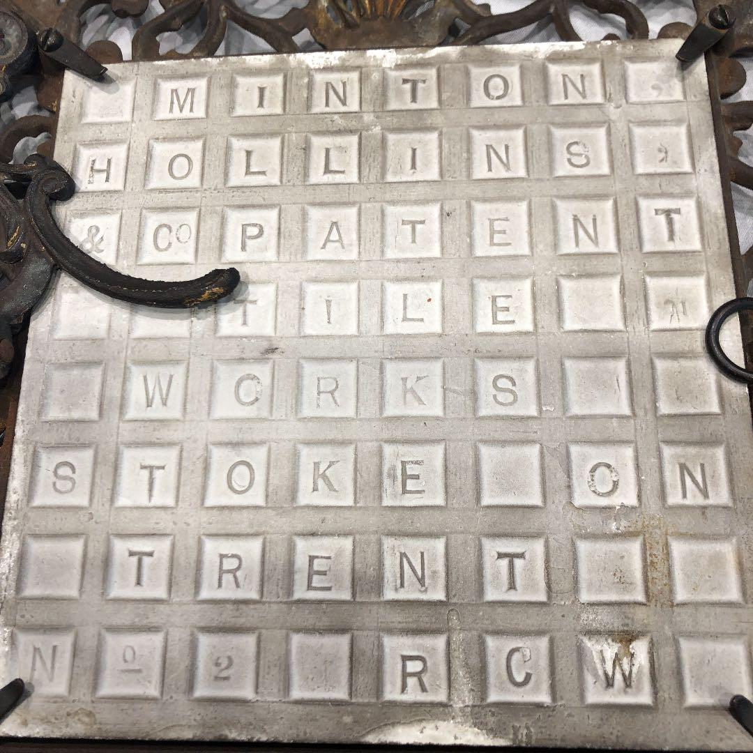 1800年代真鍮フレーム入り　ミントンベニスの商人　イギリスアンティーク