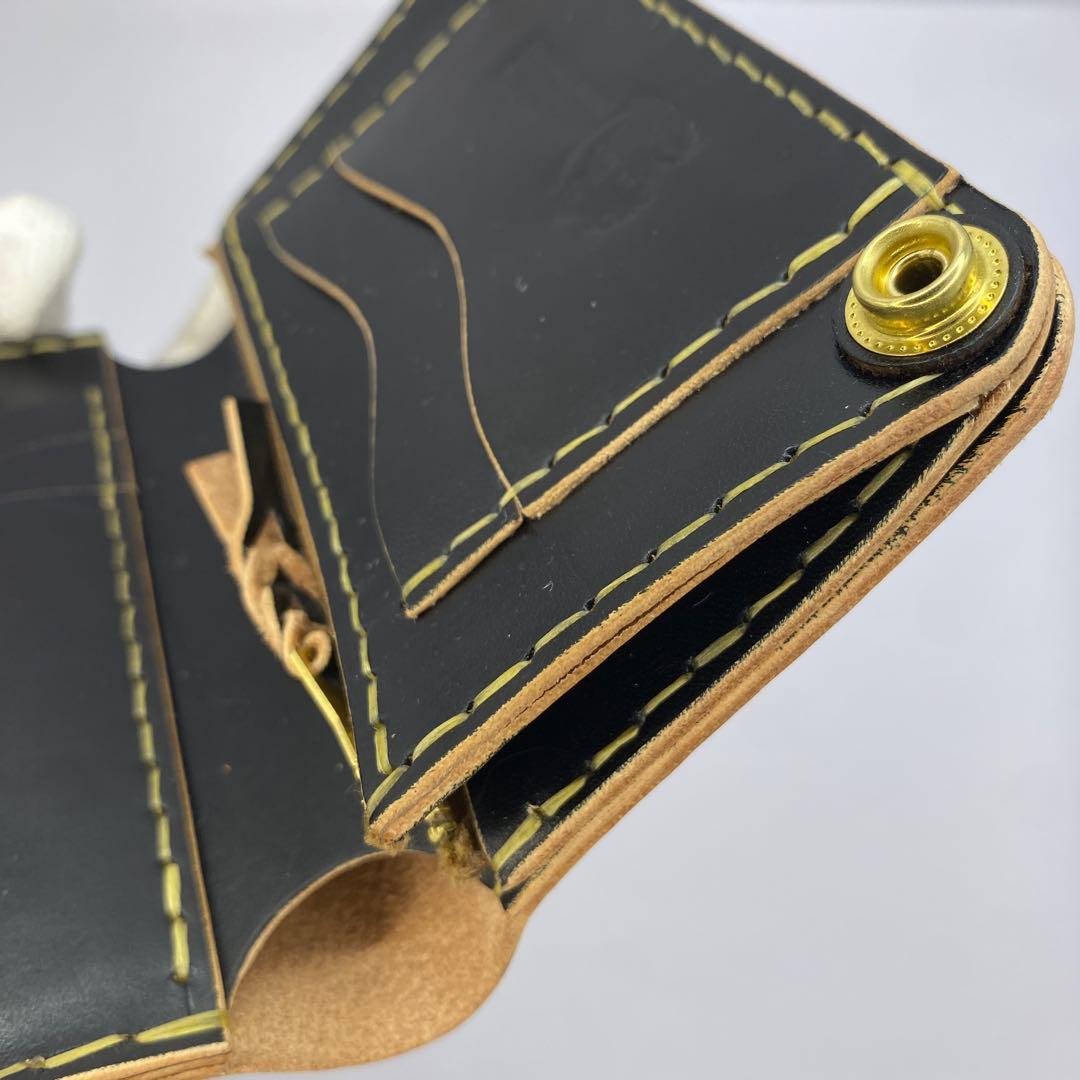 折らずお札収納 真鍮 丘染めブラックの無骨トラッカーウォレット